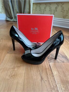 NWT Coach Women’s Size 7.5 Scarlet Patent Peep Toe Heeled Pumps